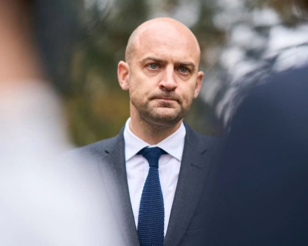 فرنسا تنتقد العدوان الأمريكي وتدعو لاحترام القانون الدولي