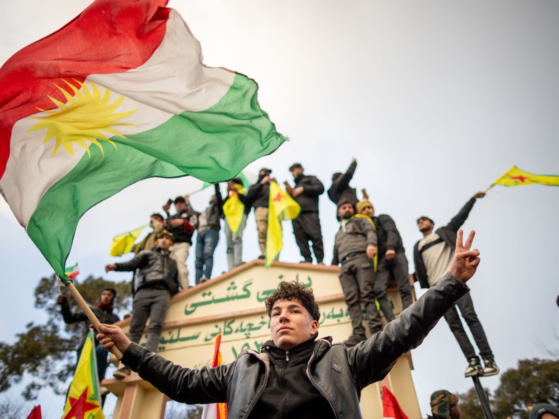 الفصائل الكردية الإيرانية تهدد استقرار النظام الفارسي