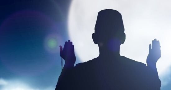 أذكار المساء: حصن المسلم اليومي وسكينة النفس في رحاب المملكة