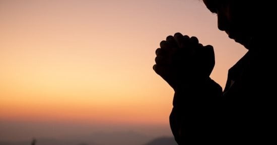 أذكار المساء: حصن المسلم اليومي وعبادة تربط القلب بخالقه