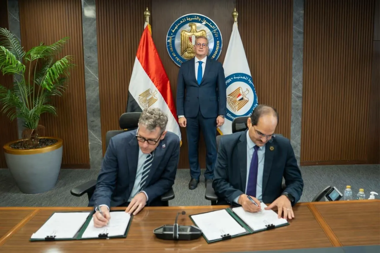 مصر توقّع اتفاقية استراتيجية مع شيفرون لاستكشاف الغاز والنفط في المتوسط