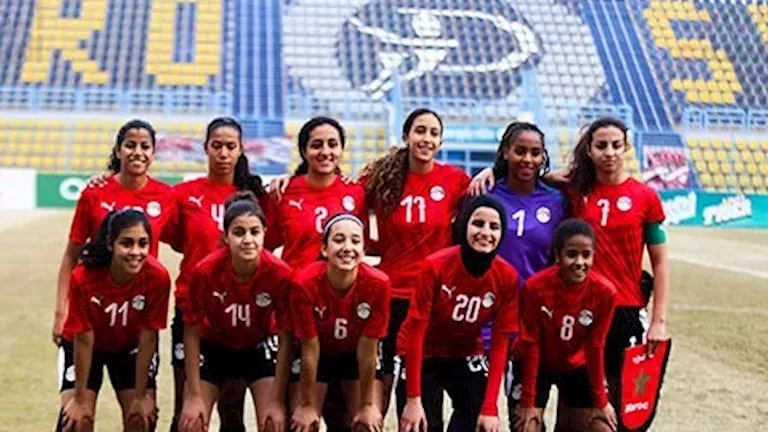 بعد الخروج المهين من أمم أفريقيا للسيدات: لاعبات مصر يفضحن اختلالات المدرب ويدافعن عن سمعة الكرة المصرية